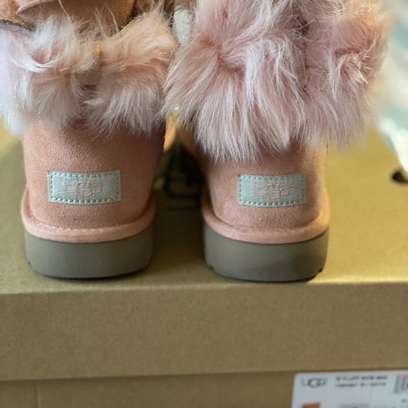 Ugg W Fluff Bow Mini- Dusty Pink - Picture 5 of 7
